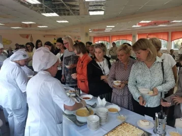 Фото: В Кемерове в новое осеннее меню для школьников вошло более 300 блюд 1