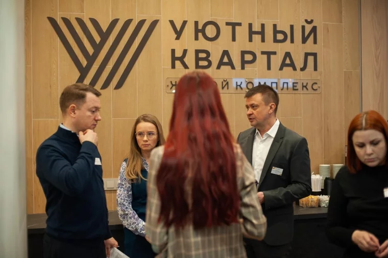 Фото: Первые новосёлы получают ключи в кемеровском ЖК «Уютный квартал» 6