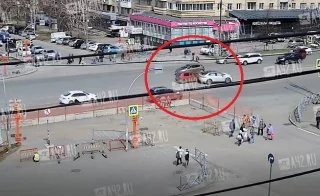 В Кемерове на перекрёстке Ленина — Пионерский жёстко столкнулись две иномарки