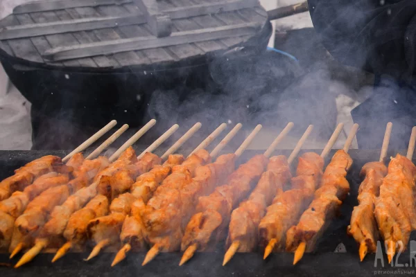 В Кемерове демонтируют кафе-шашлычную на улице Сибиряков-Гвардейцев