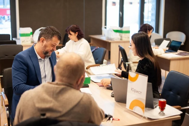 Фото: Первые новосёлы получают ключи в кемеровском ЖК «Уютный квартал» 4