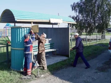 Фото: Кузбасский депутат помог решить вопрос с автобусной остановкой для школьников 1
