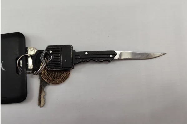 Кузбассовец замаскировал складной нож под ключ, чтобы пронести его в зал суда