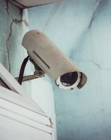 Кемеровчане пожаловались на установку камеры в школьном туалете