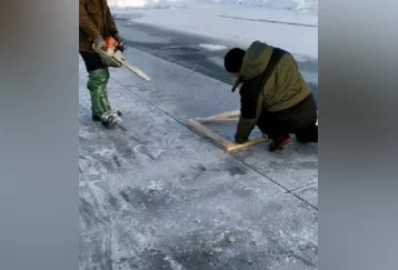 Фото: Глава Кемерова показал на видео, как заготавливают лёд для снежных городков 1