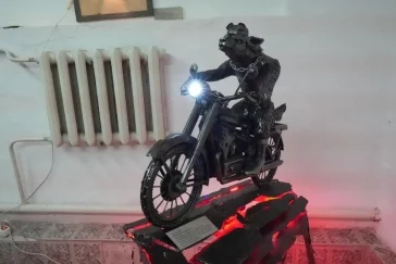 Фото: Какая «Жесть»: в исторической локации Кемерова открыли выставку скульптур Алексея Шкляра 4