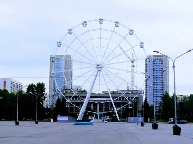 Фото: В Новокузнецке готовится к открытию самое большое в Сибири колесо обозрения 2