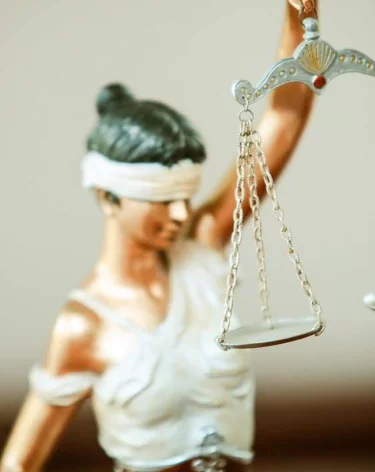 Сбивший ребёнка на переходе кузбассовец выплатит почти полмиллиона рублей