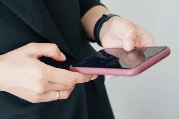 Кузбассовцы с нарушением слуха смогут пользоваться голосовой связью