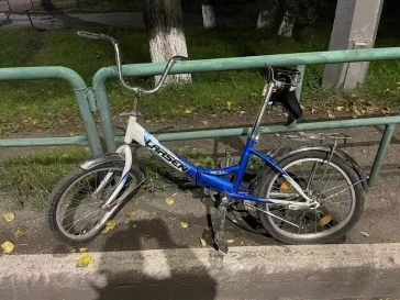 Фото: В Кузбассе велосипедист столкнулся с ВАЗом и сбежал с места ДТП: разыскиваются очевидцы 3