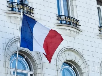 Фото: В Париже церемонию прощания с Жан-Полем Бельмондо возглавил президент Франции 1