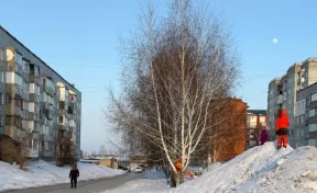 В Кузбассе нашли очередную опасную горку: дети скатывались с неё под колёса машин