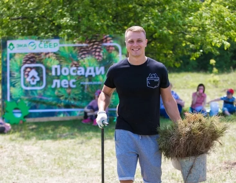 Фото: Волонтёры Сбера высадили 15 тысяч саженцев в Новокузнецке 3