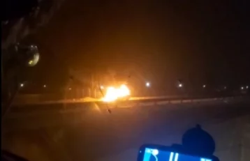 Фото: На автодороге Кемерово — Новокузнецк загорелась иномарка 1