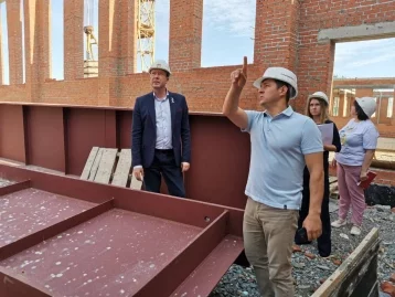 Фото: «Возводят каркас основного блока»: Дмитрий Анисимов рассказал о ходе строительства школы на 825 мест в Кемерове 2