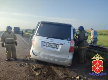 Фото: В Кузбассе минивэн с детьми попал в страшное ДТП на трассе: 3 погибли, 3 пострадали 1