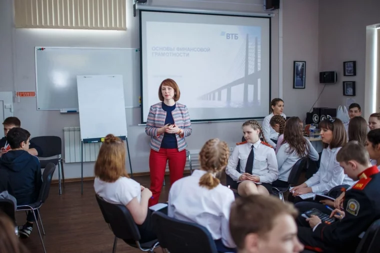 Фото: ВТБ в Новокузнецке провёл день финансовой грамотности для воспитанников детских домов 1