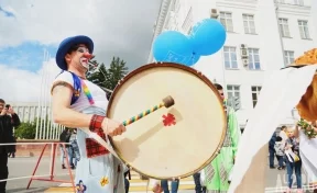 Акула и экомобиль: в Кемерове состоялся парад колясок