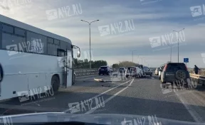ДТП с автобусом и двумя автомобилями произошло на 14 км трассы под Кемеровом