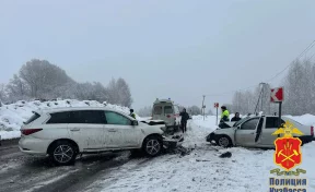 Один человек погиб при столкновении автомобилей на трассе в Кузбассе