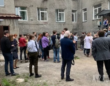 Фото: Преподавателей и студентов эвакуировали из КемГУ 1