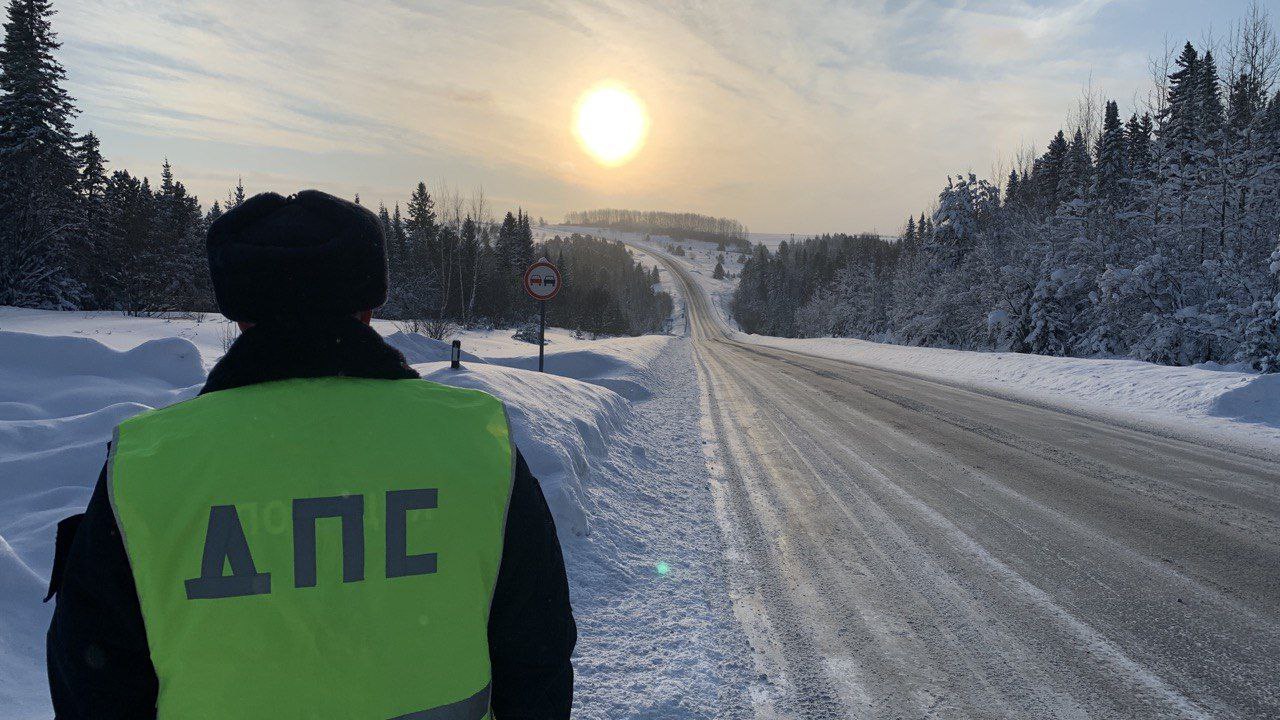 «Рекомендуется отложить поездки»: кузбасская Госавтоинспекция предупредила об опасностях на дорогах из-за морозов
