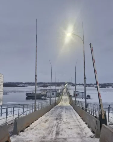 В Юрге завершился монтаж понтонного моста через Томь, движение откроют вечером