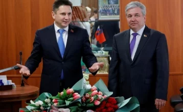 Фото: Кузбасские депутаты поздравили женщин с 8 марта  1
