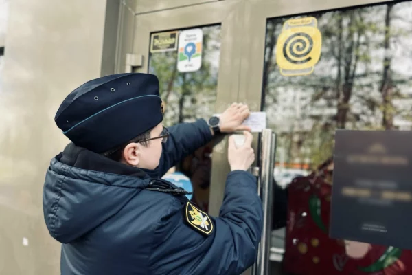 В Кемерове судебные приставы опечатали кафе быстрого питания на проспекте Ленина