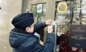 В Кемерове судебные приставы опечатали кафе быстрого питания на проспекте Ленина