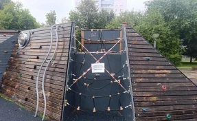 В Кемерове закрыли доступ к опасной игровой площадке на бульваре Строителей