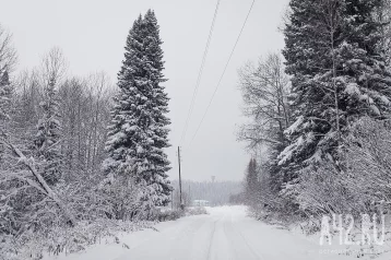 Фото: В Свердловской области мужчина привязал снегокат с ребёнком к машине и прокатил по оживлённой дороге   1