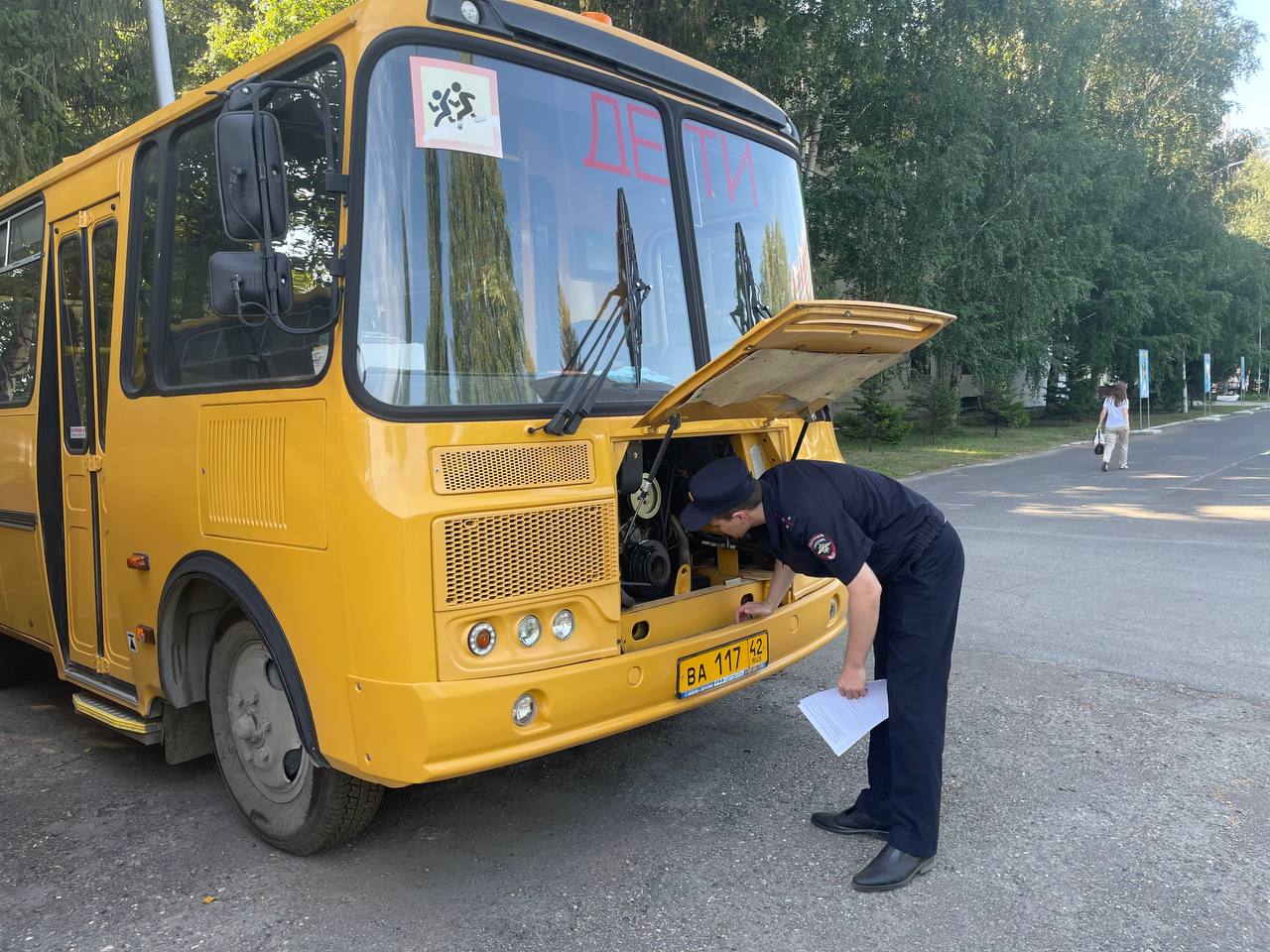 В Кемерове ГАИ проверяет водителей, самокатчиков и школьные автобусы
