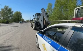 Кузбассовец сел за руль экскаватора без прав и попался ГИБДД
