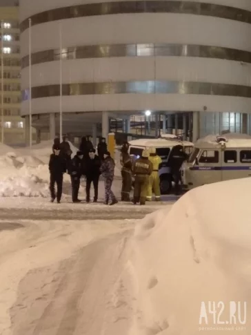 Фото: В Кемерове паркинг оказался заблокирован из-за сигнала о минировании 2