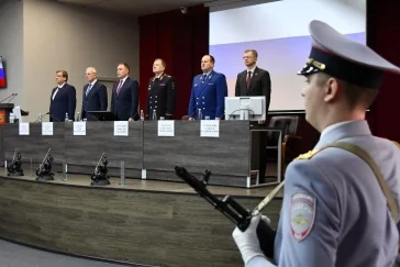 Фото: Председатель Общественного совета при ГУ МВД России по Кемеровской области Дмитрий Осипов удостоен награды МВД 2