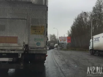 Фото: На въезде в Кемерово вновь образовалась огромная пробка 1