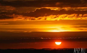 Двойной крупный выброс протуберанцев произошёл на Солнце