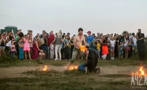 В Кемерове во время файер-шоу у выступающего загорелось лицо