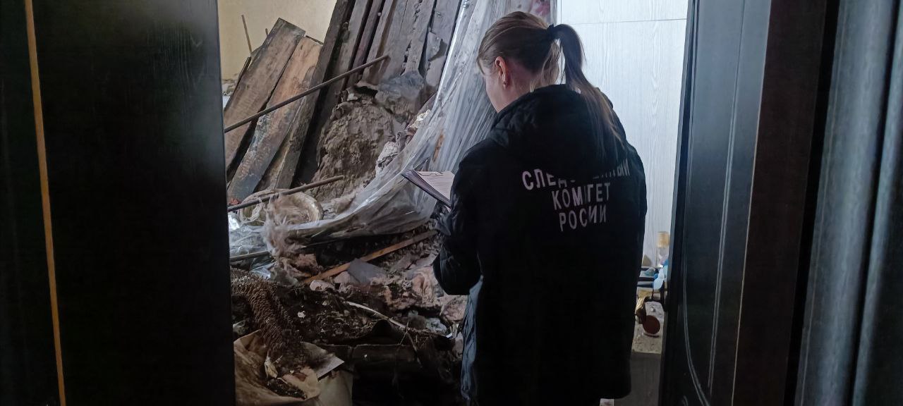 Уголовное дело возбудили после обрушения потолка в аварийной многоэтажке в Прокопьевске