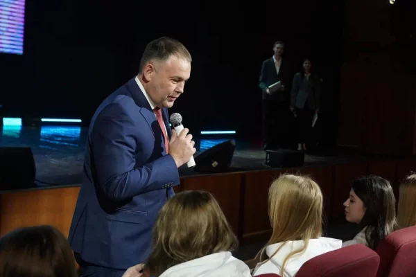 Илья Середюк: по инициативе отличников будет издан сборник «1 000 причин гордиться Кузбассом»