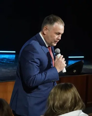 Илья Середюк: по инициативе отличников будет издан сборник «1 000 причин гордиться Кузбассом»