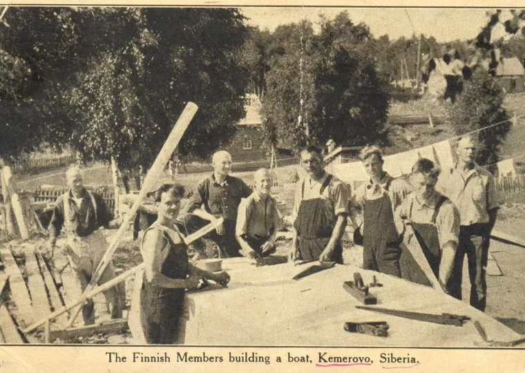 Открытка АИК: финские колонисты строят лодку