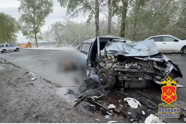 В Ленинске-Кузнецком в ДТП с двумя автомобилями погиб 18-летний подросток