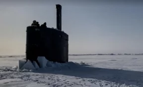 Всплывающая в Арктике сквозь лёд атомная подлодка попала на видео