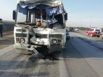 Фото: В Кузбассе водителя автобуса будут судить за ДТП, произошедшее на задымлённой дороге 1