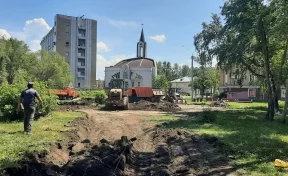 В Кемерове начали ремонтировать сквер у католического храма