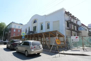 Фото: В кемеровском Театре для детей и молодёжи начали ремонтировать сцену 4