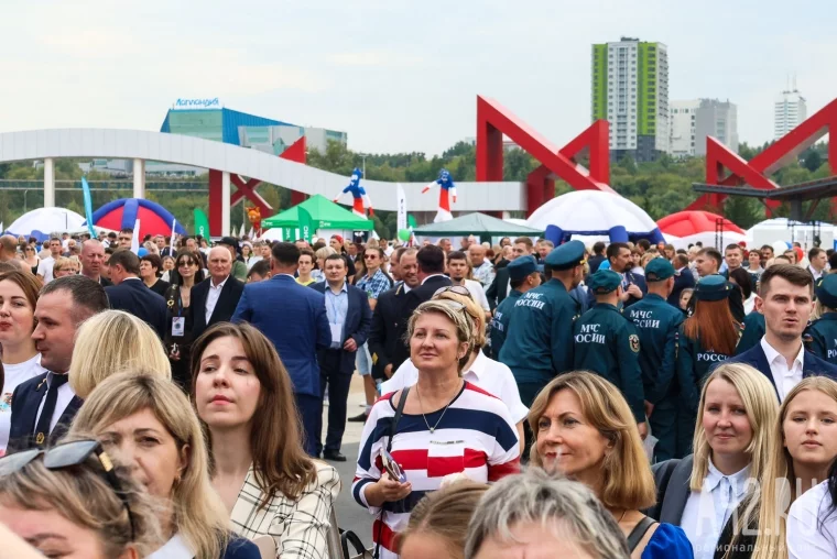 Фото: Виражи «Стрижей» и грохот салюта: как прошёл День шахтёра-2025 в Кемерове 80