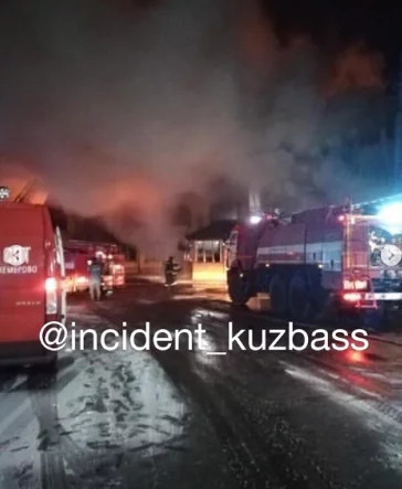 Фото: Пожар в известной шашлычной в Кемерове попал на видео 3